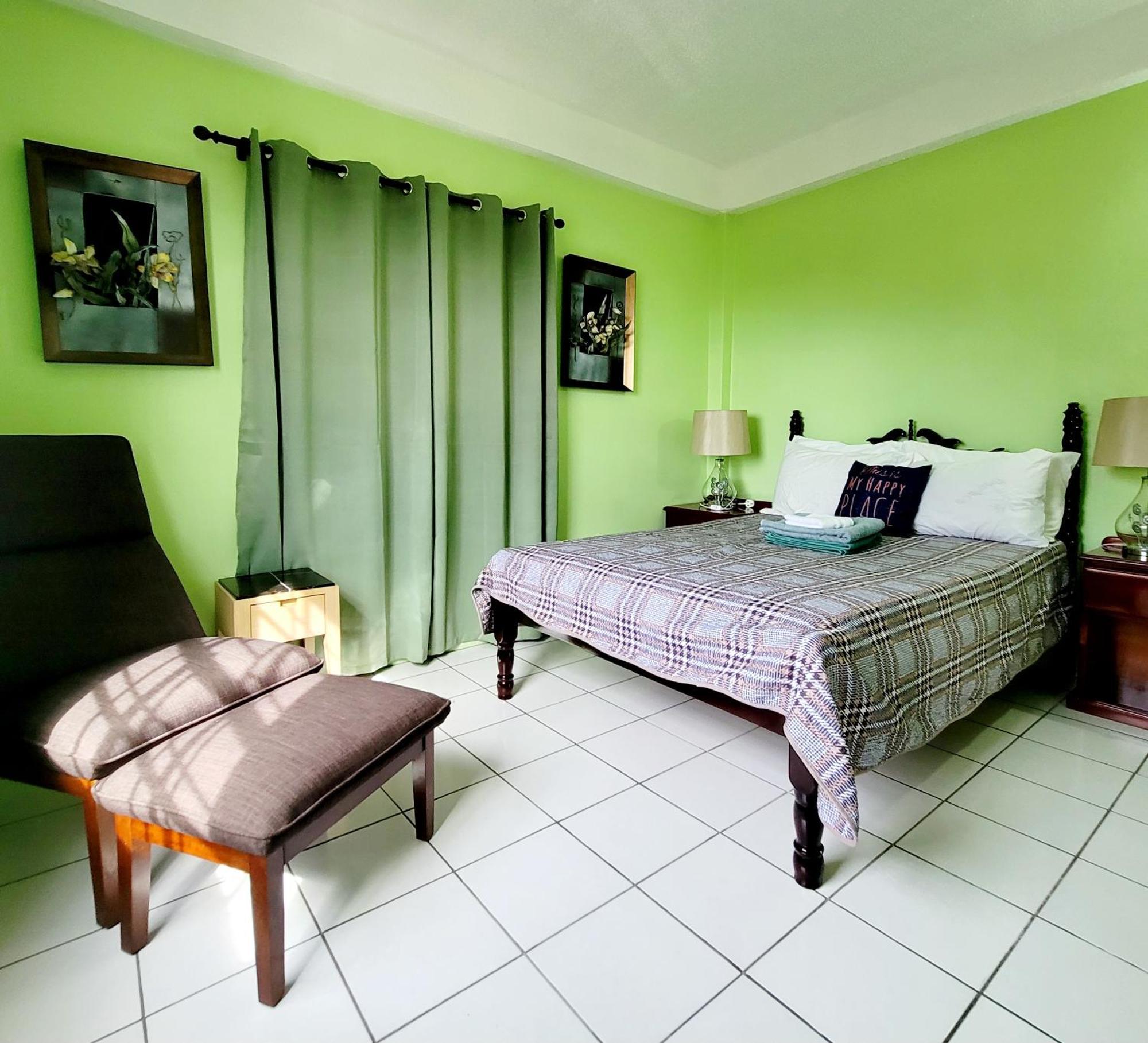 Silver View Apartments St. George's Екстер'єр фото