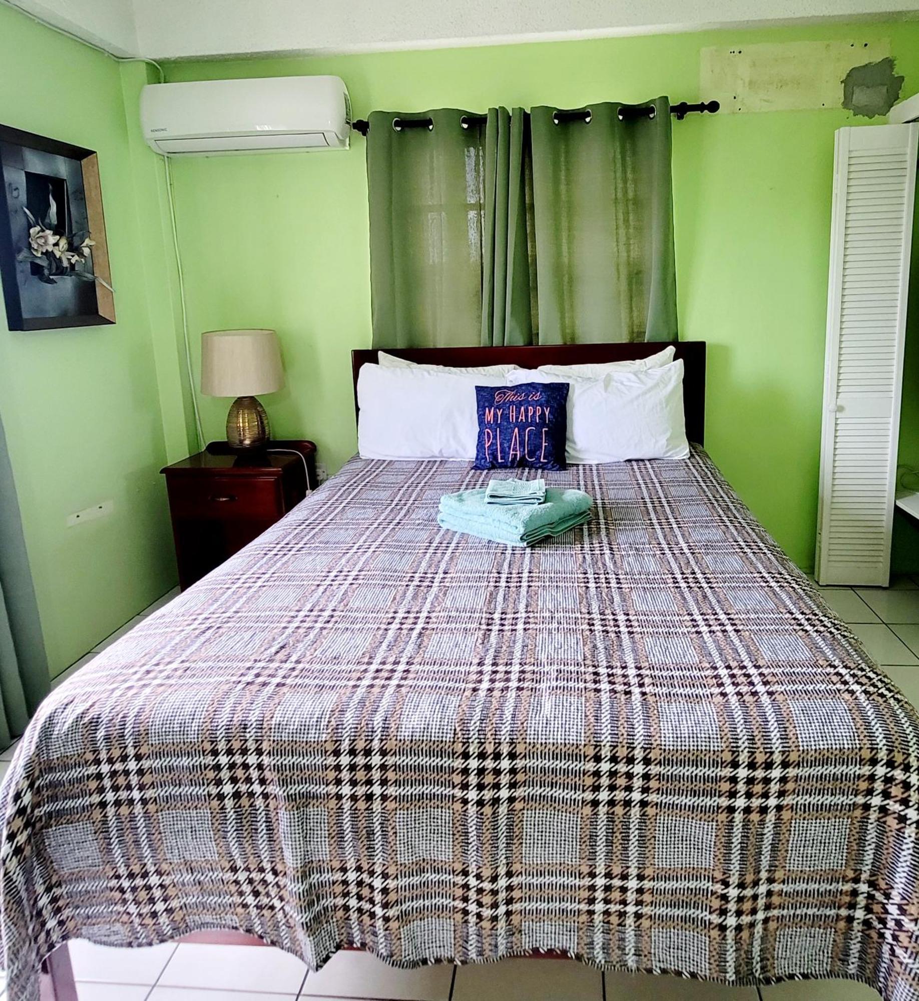 Silver View Apartments St. George's Екстер'єр фото
