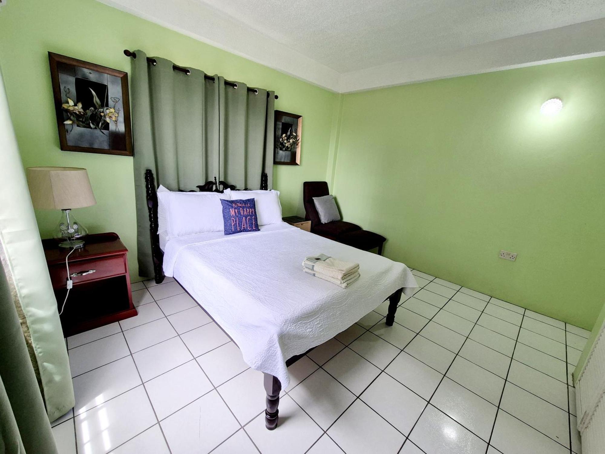 Silver View Apartments St. George's Екстер'єр фото