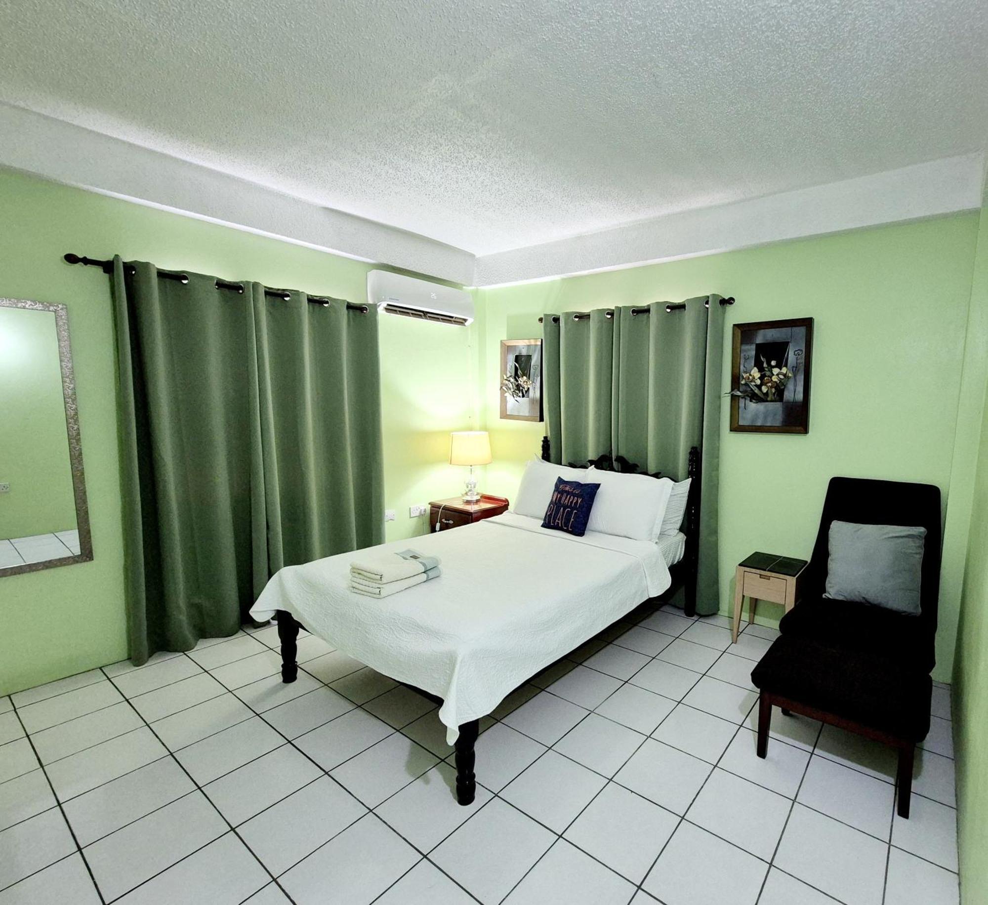 Silver View Apartments St. George's Екстер'єр фото